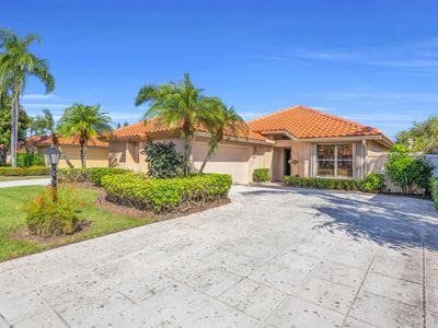 2735 SW Mariposa Circle