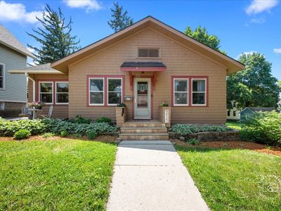 Property at 211 Walnut Ave, Saint Charles, IL