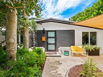 1637 NE 17th Way