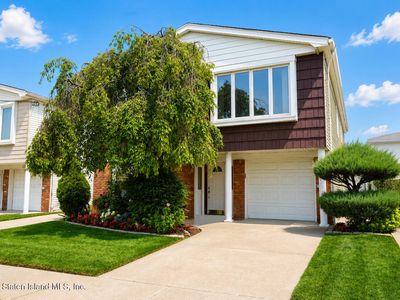 255 Kelly Blvd
