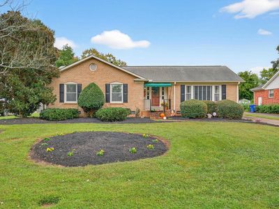 208 Saint Matthews Ln