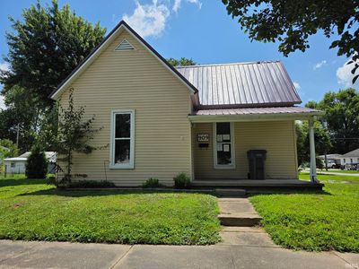 909 E Vincennes St