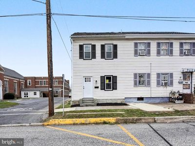 201 E Main St