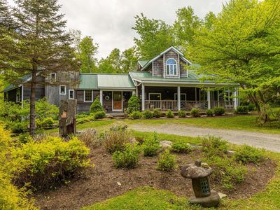 8 Twin Rocks Road