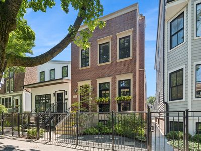 1243 W Nelson St
