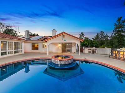 2389 Victoria Cir