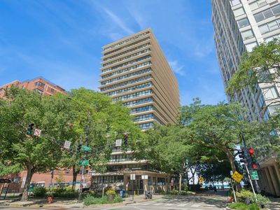 5801 N Sheridan Rd APT 20E