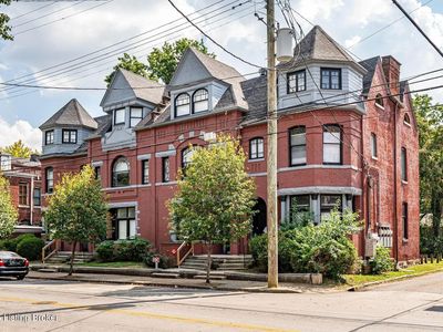 110 W Oak St