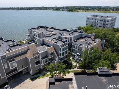 38 Harbour Close #38
