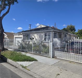 1117 N Santa Fe Ave