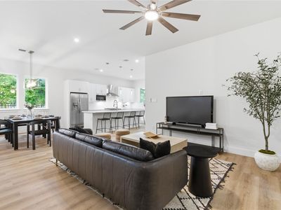 1420 W 34th 1/2 St