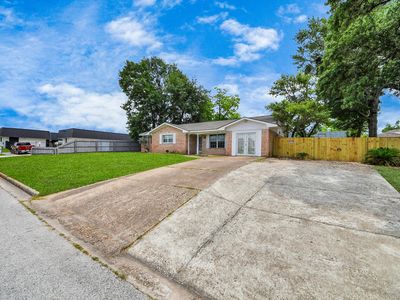 811 Hillcrest Dr