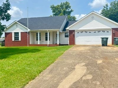 111 Palisades Dr