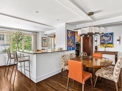 400 E 52nd St APT 3J
