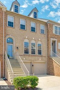 6202 Manchester Park Cir