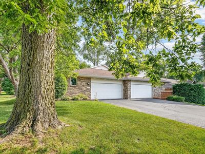 6616 Sandalwood Close