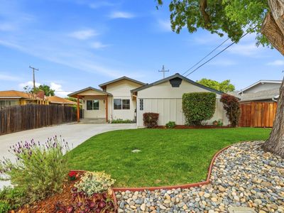 2133 Santa Cruz Ave
