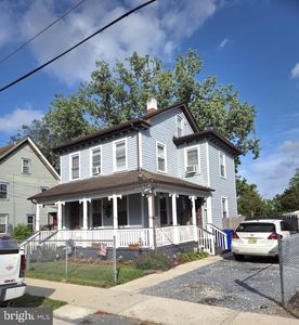 215 W McNeal St