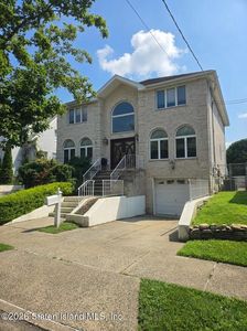 571 Rockaway St