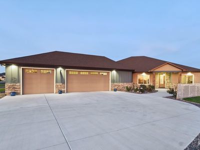 377 Skyline Dr