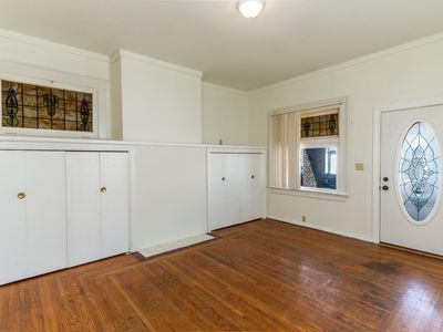 326 W 11th St