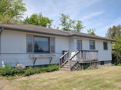 211 2nd St SE