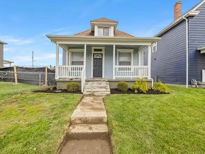84 N Oakley Ave