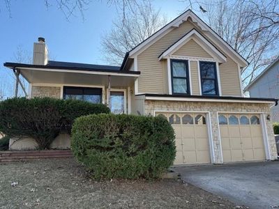 1019 E New London Dr