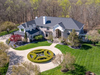 3746 E Commodore Trl