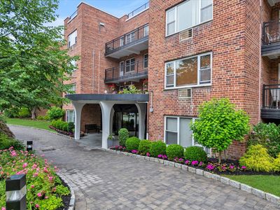 Property at 25 Chapel Place #3N, Great Neck, NY