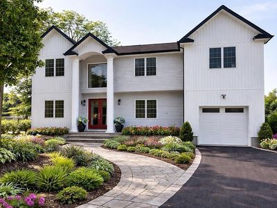 204 Old Country Rd