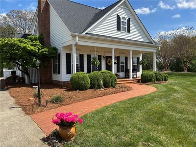 100 Cotswold Ln