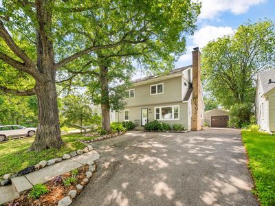 2214 Forest Dr NE
