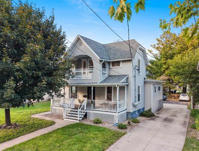 826 W 4th St