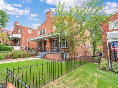 421 Jefferson St NE