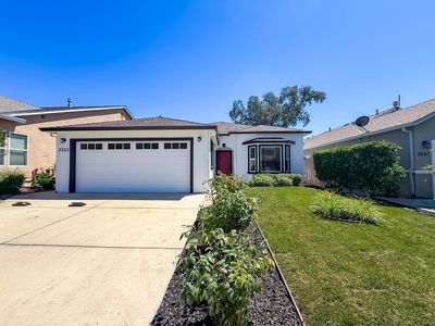 2555 Banner Peak Dr