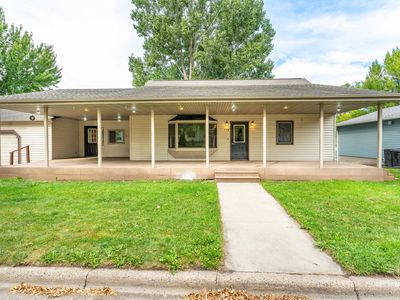 408 2nd St SE