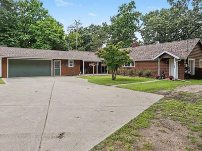 732 Community Dr