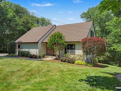 829 Ramapo Valley Rd