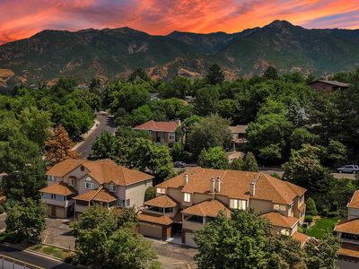 5822 S Club View Ln