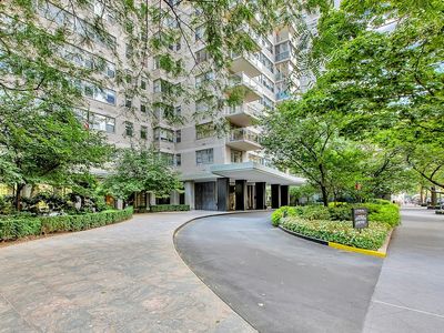 150 E 69th St APT 4R