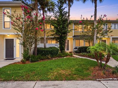 7910 LOS ROBLES Court