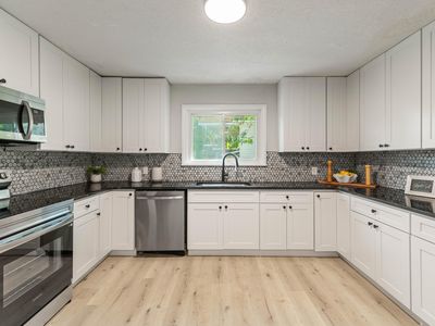 208 Flora Cir