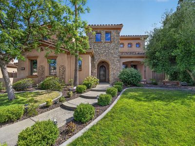 433 Calabria Ct
