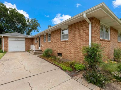 305 W 26th Ave