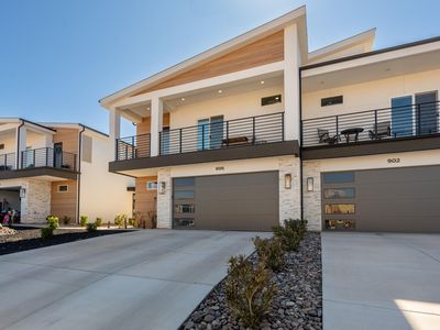 906 E Desert Cactus Dr