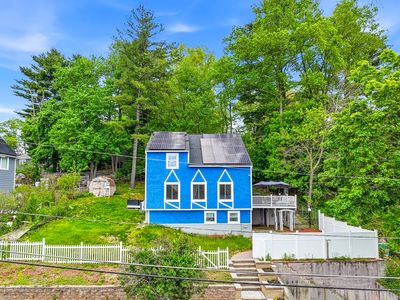 50 Lakeshore Dr