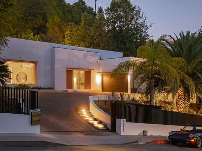 9229 Robin Dr