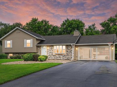 W227N2573 Meadowood LANE