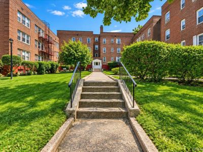 150 Ravine Avenue #3B